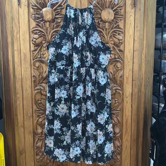 EUC Torrid size 3 black floral sleeveless dress - Picture 4 of 6